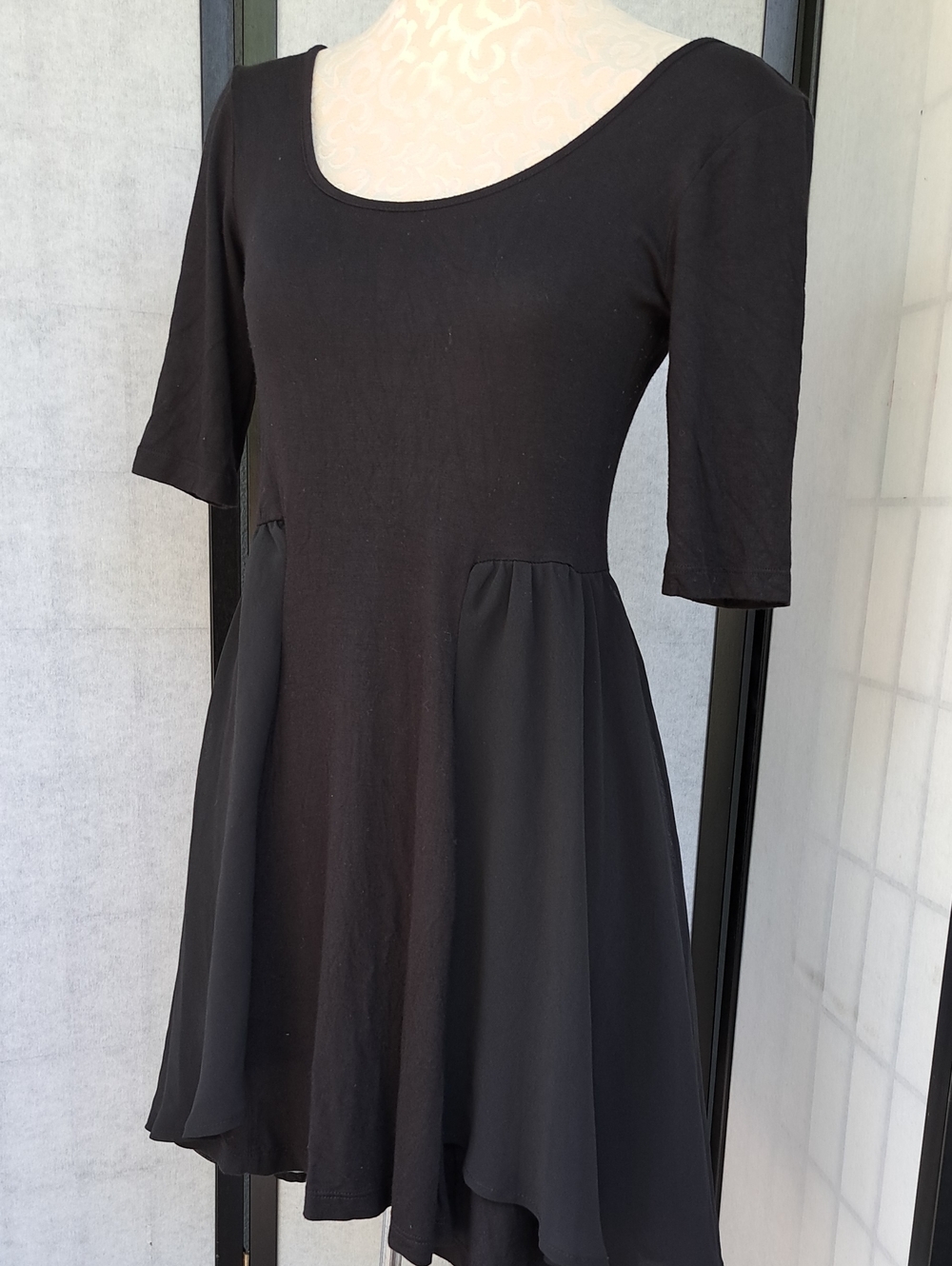 Women's Black Long Sleeve Scoop Neck Dress